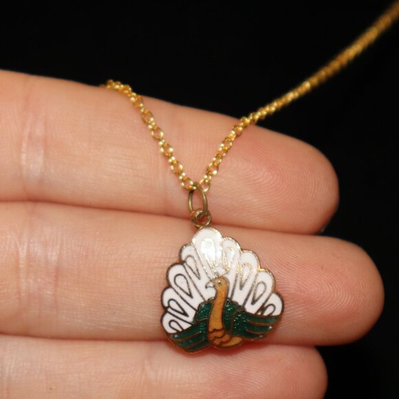 Vintage Jewelry - Beautiful vintage gold peacock necklace 18"